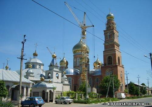 В Котовске с колокольни Свято-Николаевского собора собирается броситься человек