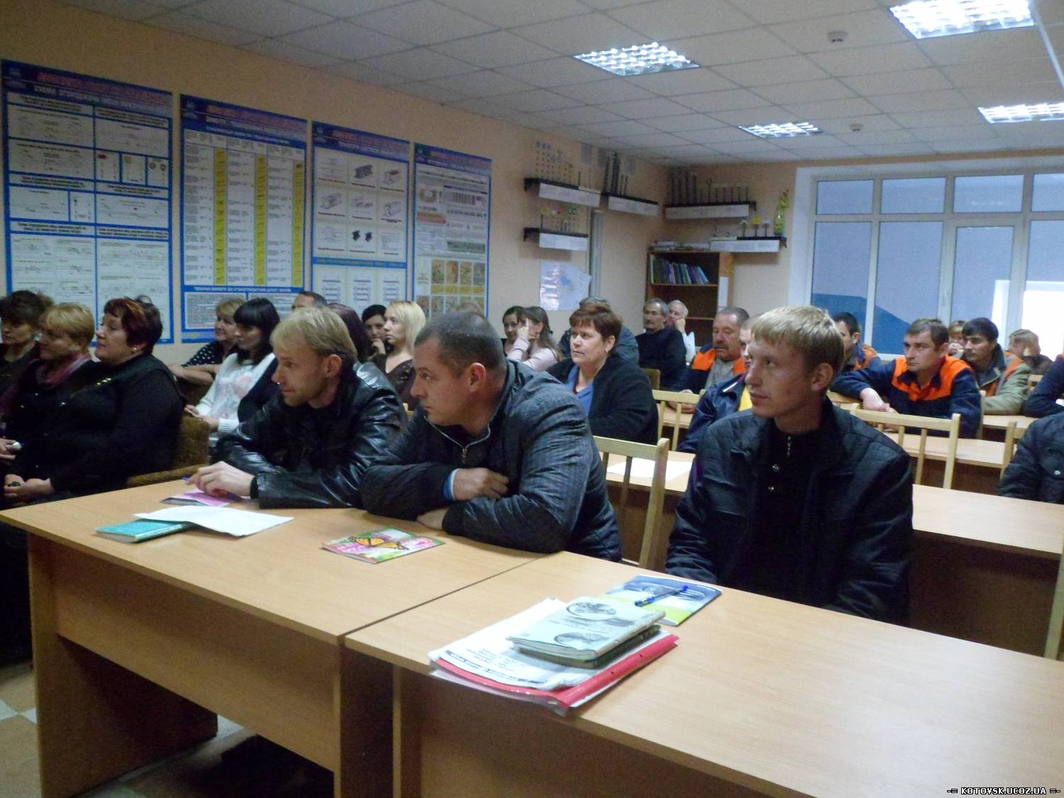 Керівництво Котовського міськвідділу міліції інформує громадян про свої здобутки на зустрічах в трудових колективах